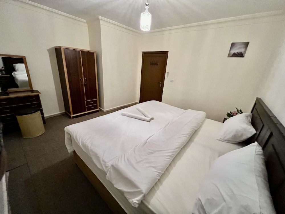 Raqeem Hostel Standard Double Room 8