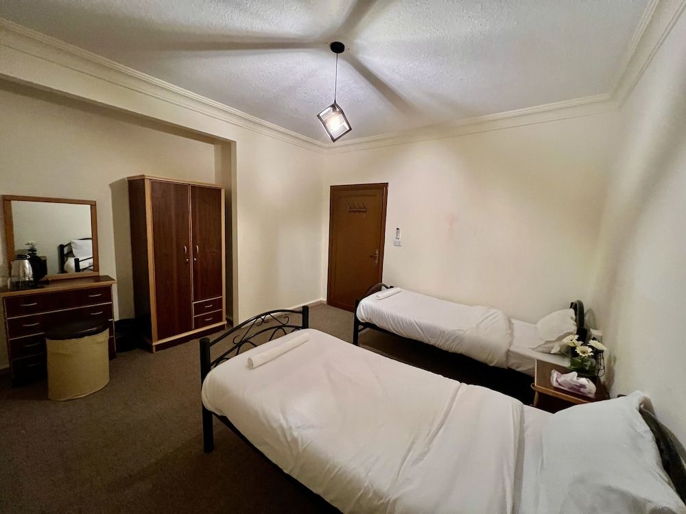 Raqeem Hostel Standard Twin Room 2
