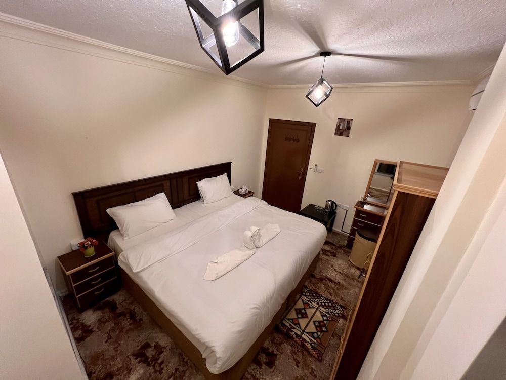 Raqeem Hostel Standard Double Room 5