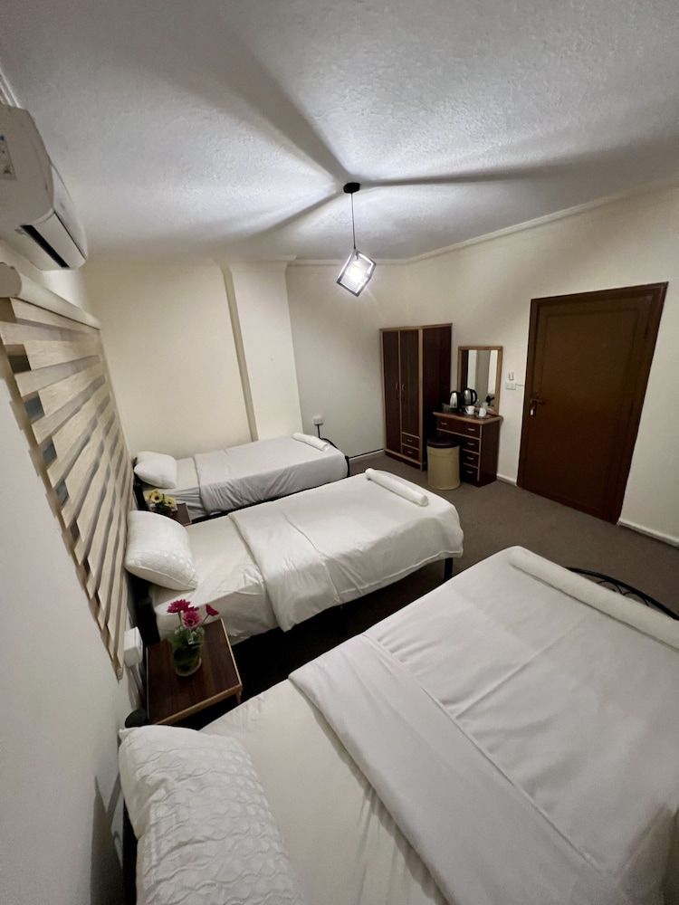 Raqeem Hostel Standard Triple Room 5