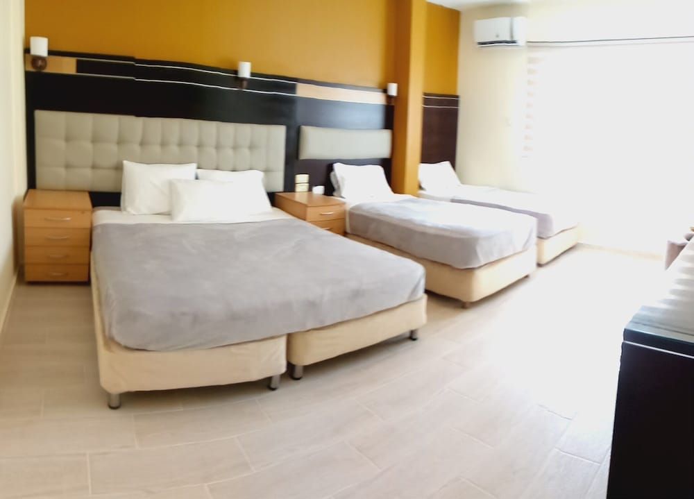 Petra town check-Inn Deluxe Quadruple Room 5