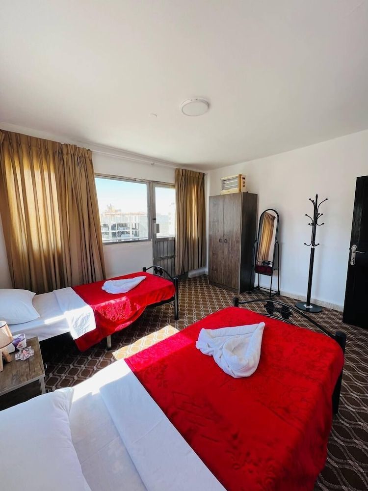 Petra Triclinium Home Exclusive Double or Twin Room, Balcony, Mountain View 8