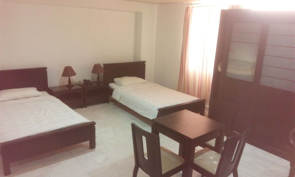 Studio, 2 Twin Beds
