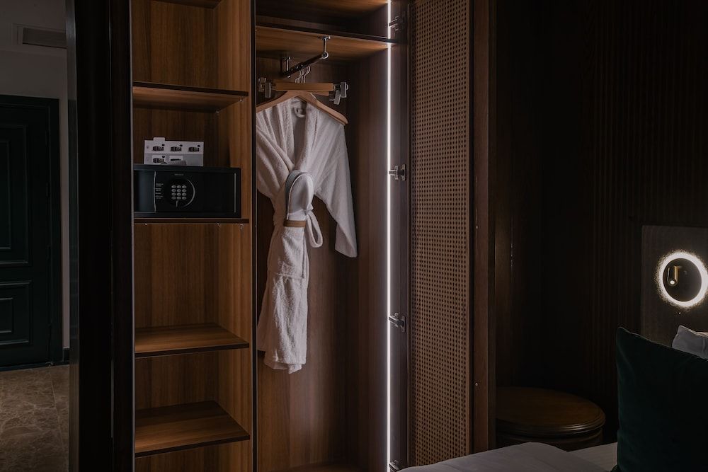 Bratus Hotel Aqaba Deluxe Double Room, 1 King Bed, City View 14