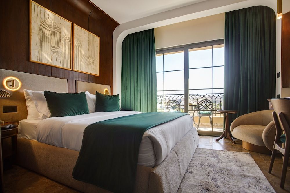 Bratus Hotel Aqaba Deluxe Double Room, 1 King Bed, City View 5