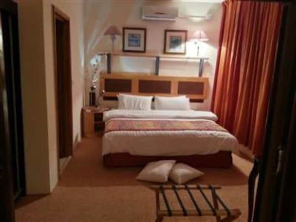 undefined Renad Hotel 3