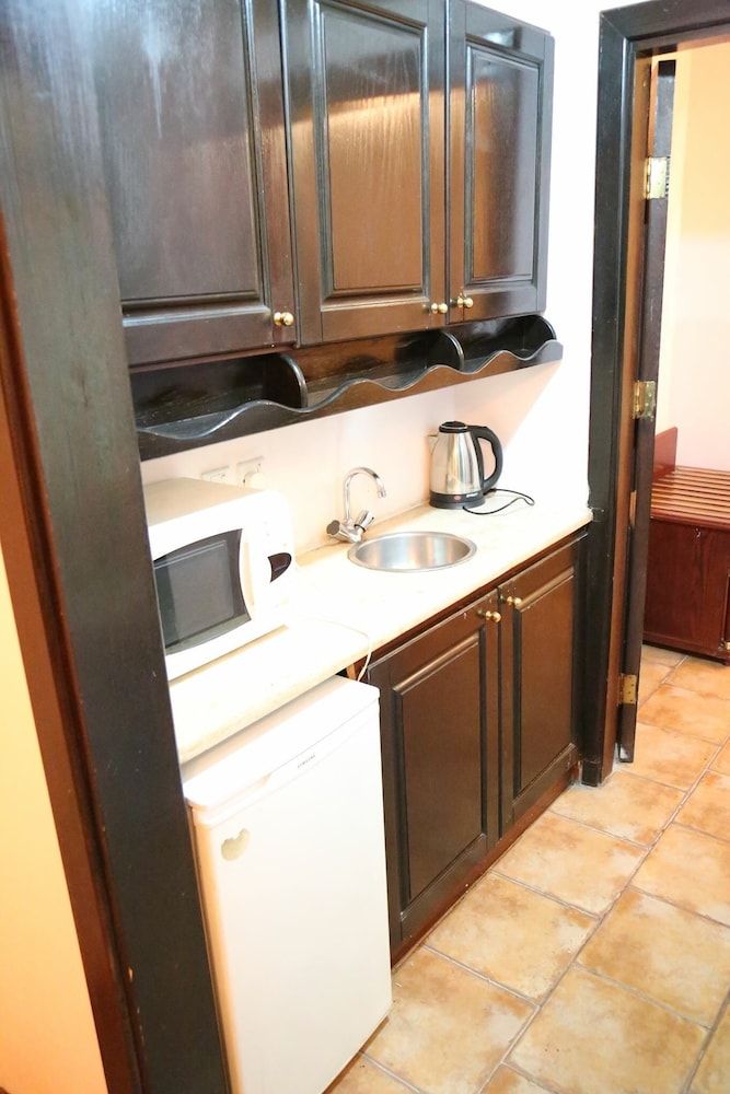 Acacia Hotel & Suites Royal Suite 2