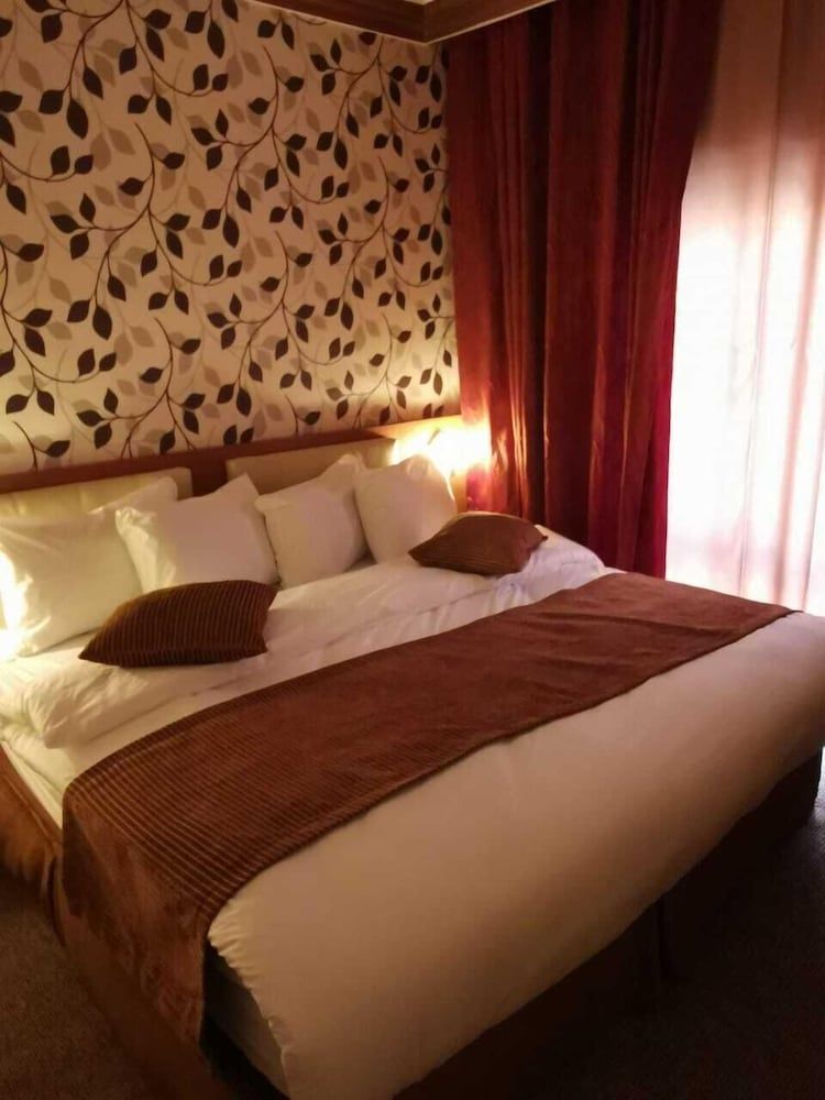 undefined Sama Paris Plaza 10