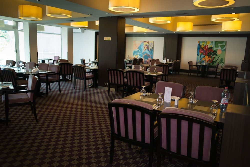 Food Court