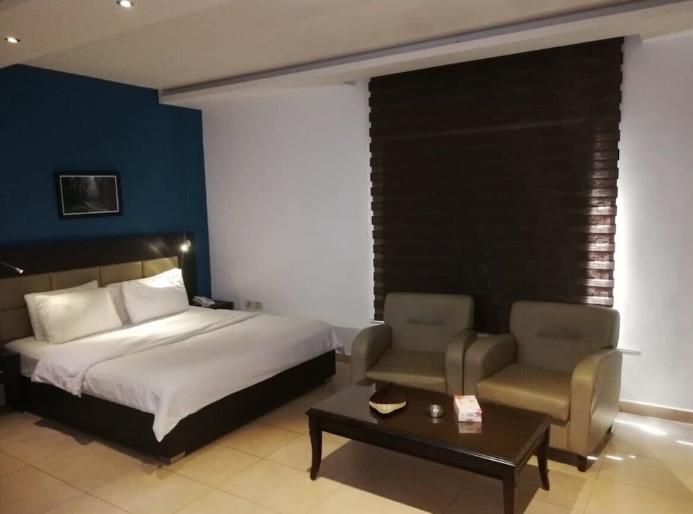 undefined 7 Days Hotel Suites 10