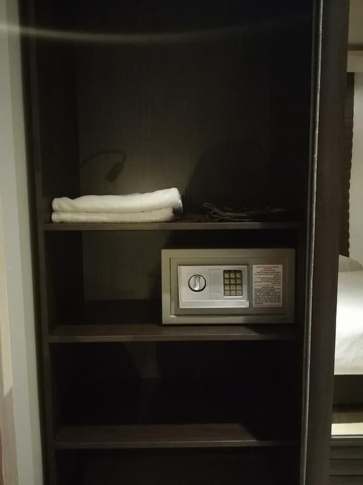 undefined 7 Days Hotel Suites 3