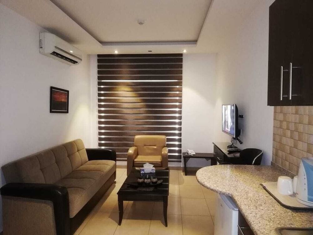 undefined 7 Days Hotel Suites 2