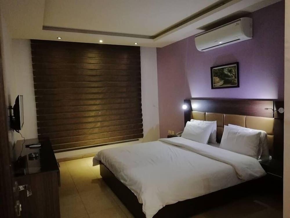 undefined 7 Days Hotel Suites 5