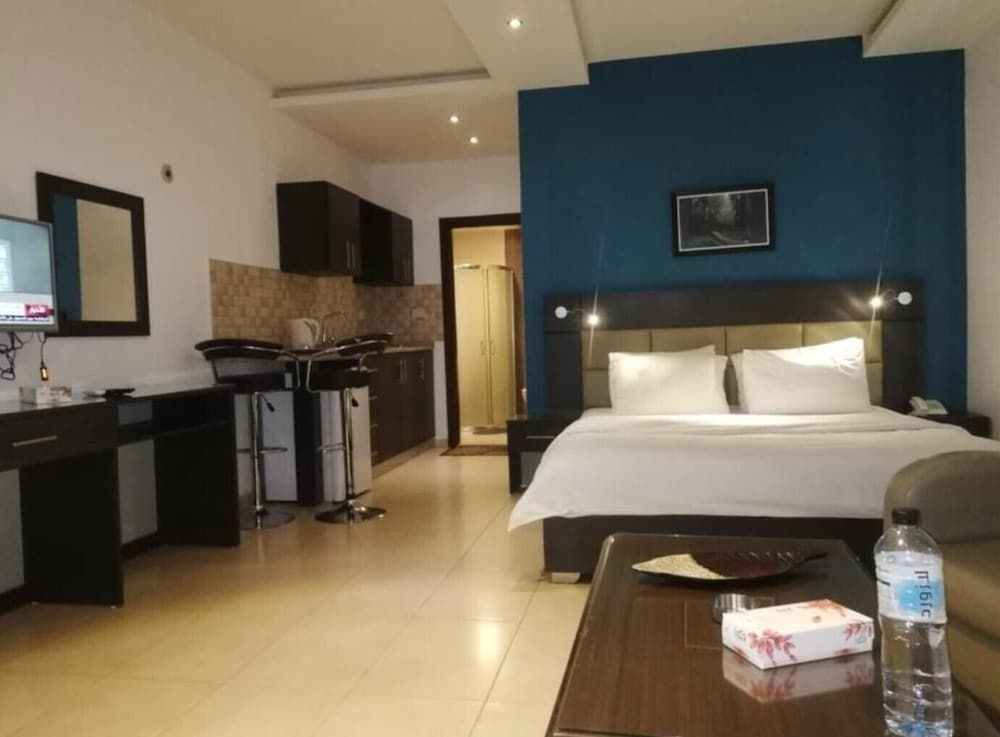 undefined 7 Days Hotel Suites 9
