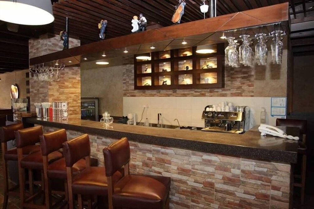 undefined 7 Days Hotel Suites 7