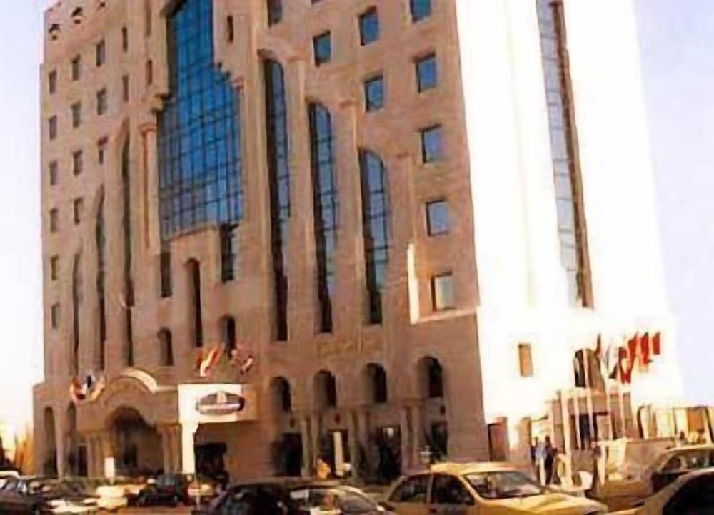 undefined Dana Plaza 6