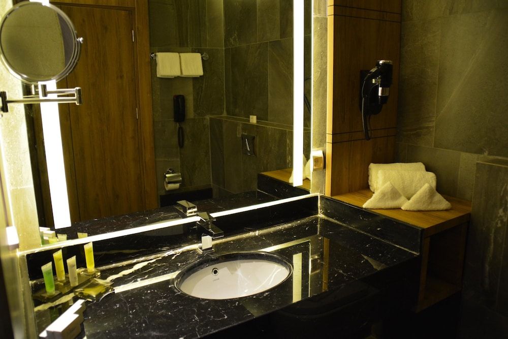 Monarch Hotel Amman Standard Room 15