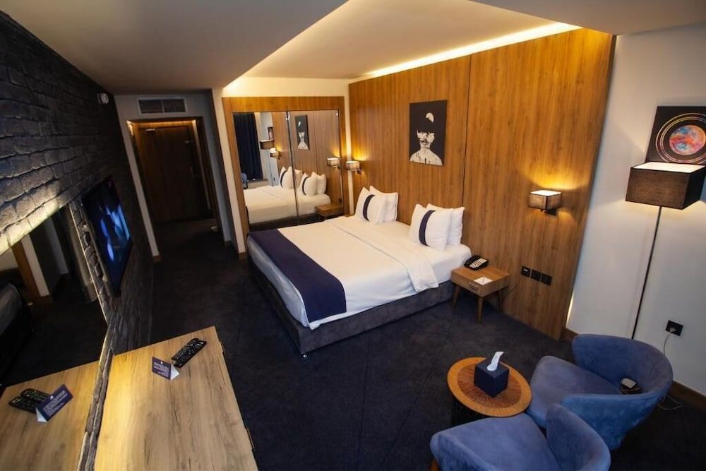 Monarch Hotel Amman Standard Room 11