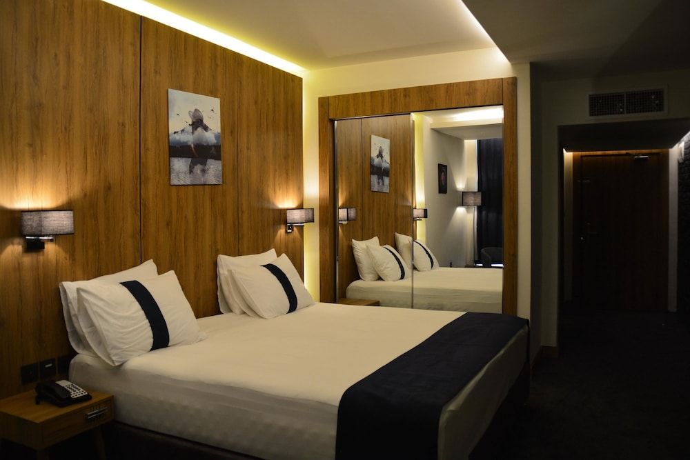 Monarch Hotel Amman Standard Room