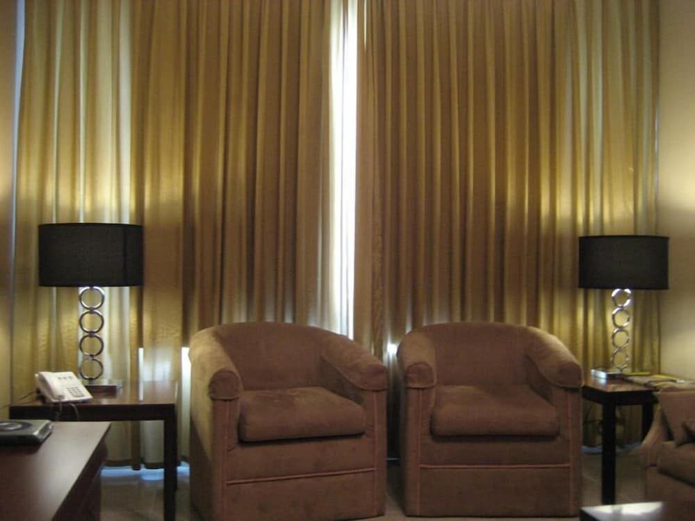 undefined Crystal Suites 8