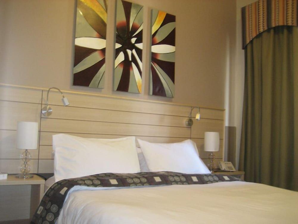 undefined Crystal Suites 3