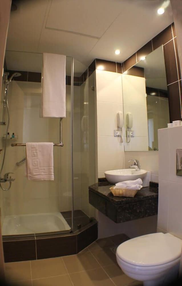 undefined Crystal Suites 5