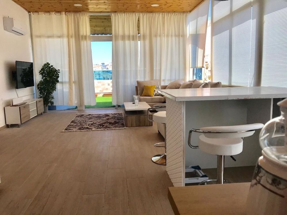 Marvelous Rooftop Deluxe Apartment 9