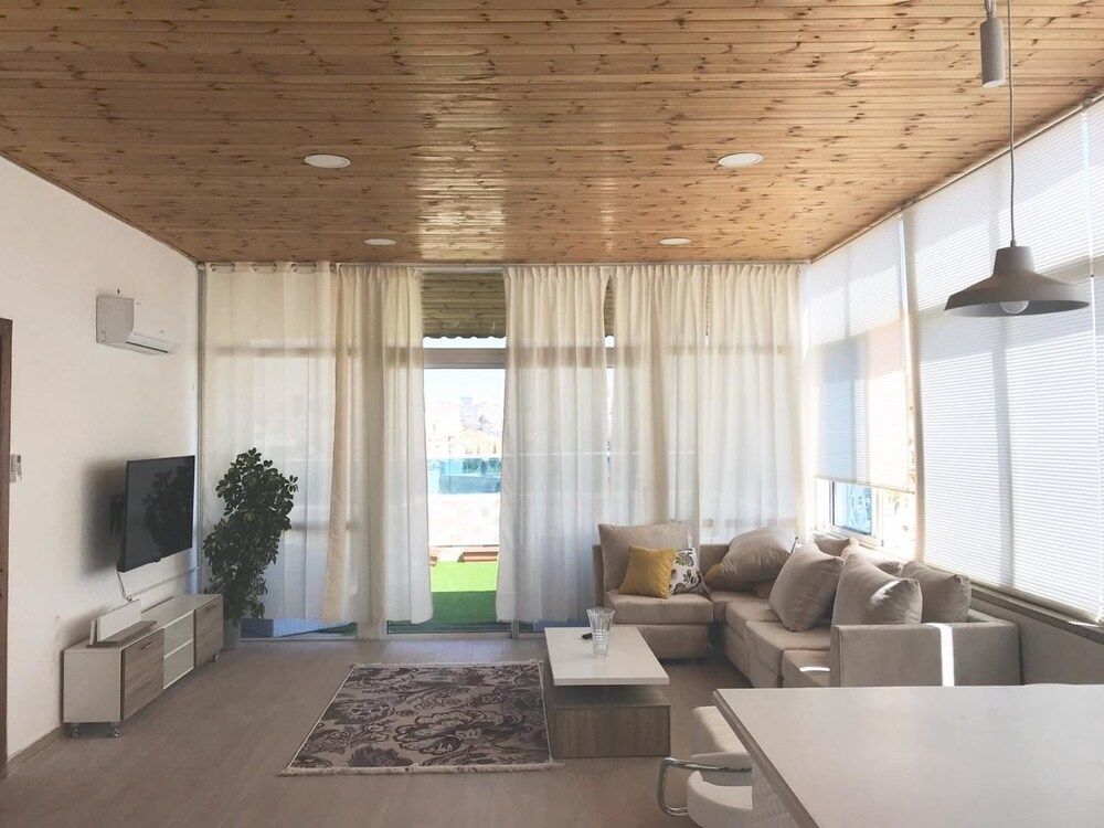 Marvelous Rooftop Deluxe Apartment 7