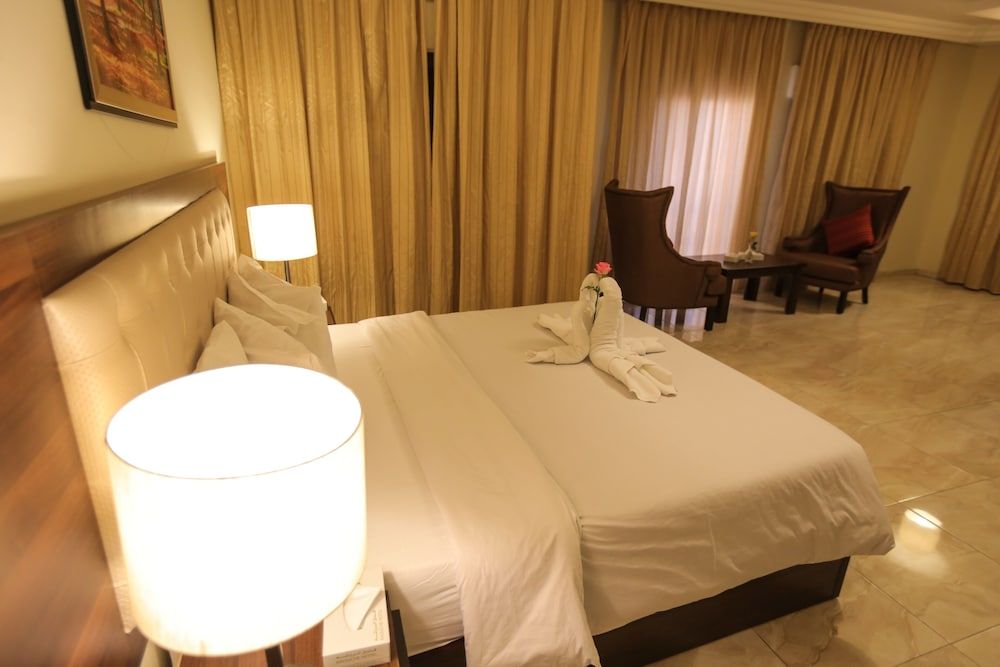 undefined Lancaster hotel apartments 3