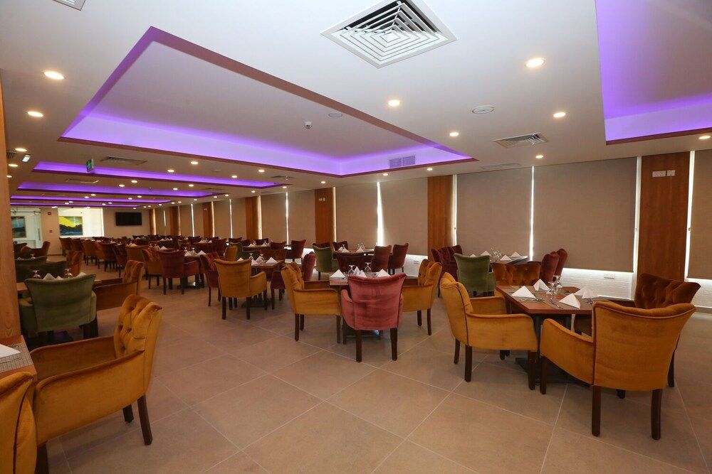 undefined Hotel Name Samawer by Wynndham Amman Hotel 8