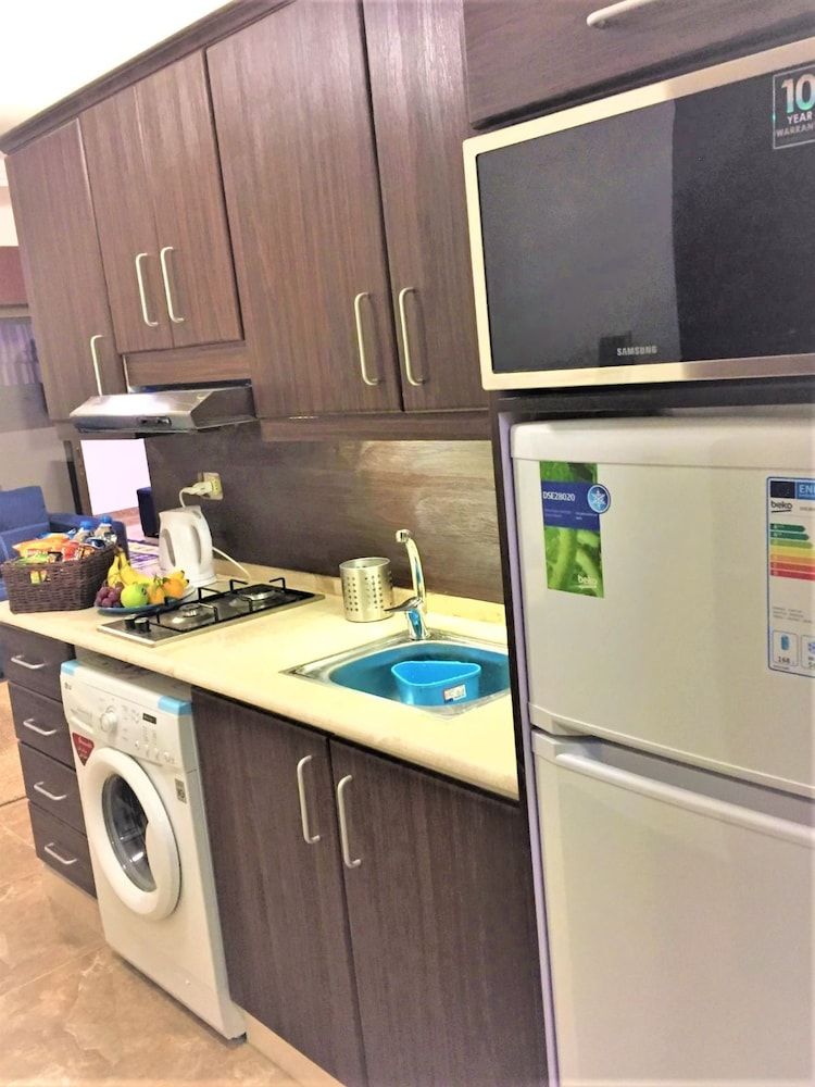 The Royal Luxury Superior Queen cot Apartment, 1 Bedroom, Accessible, Smoking 3