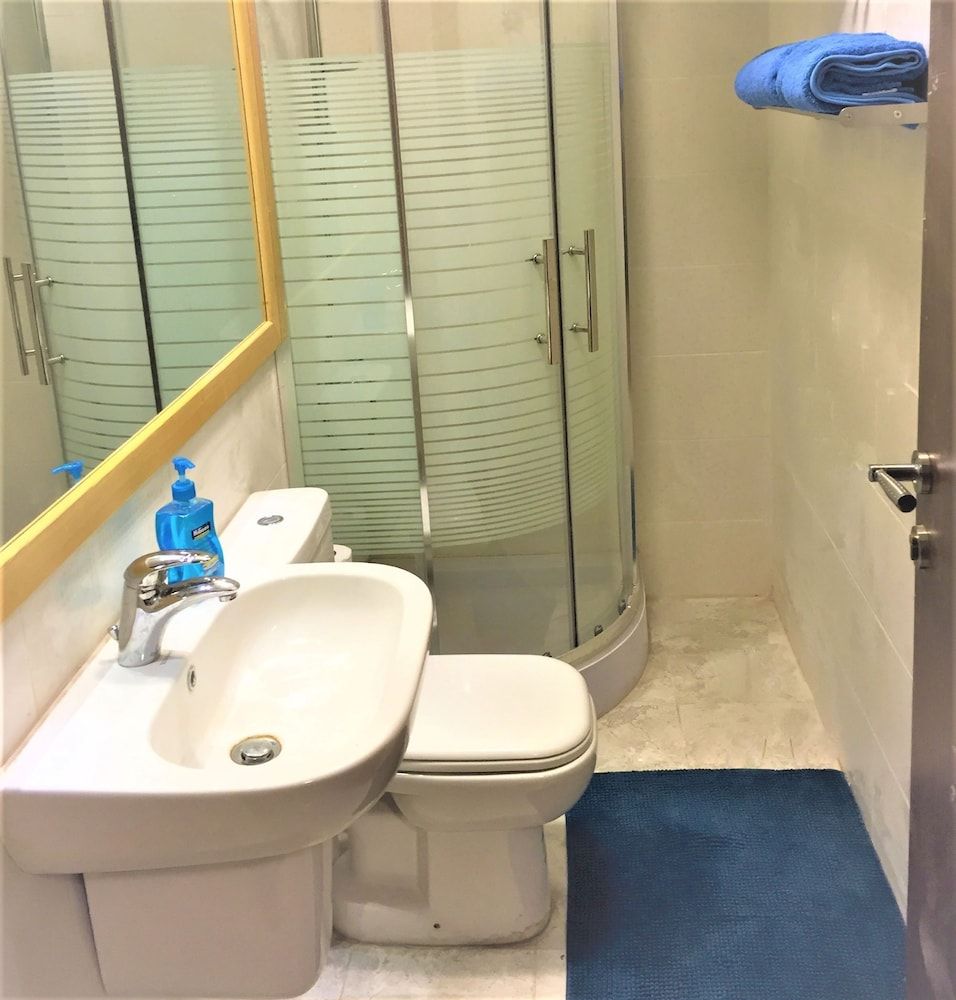The Royal Luxury Superior Queen cot Apartment, 1 Bedroom, Accessible, Smoking 4