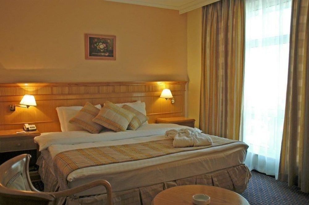 undefined Imperial Palace Hotel 3