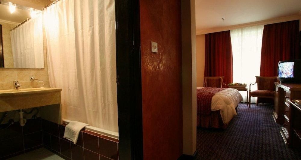 undefined Imperial Palace Hotel 8