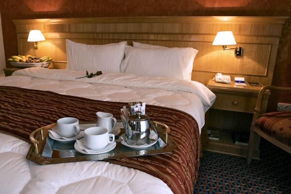 undefined Imperial Palace Hotel 5