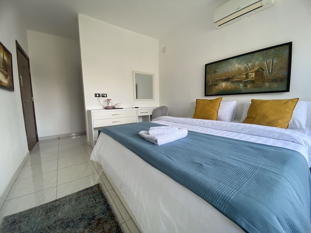 Lemon Tree Residence Basic Double Room 6