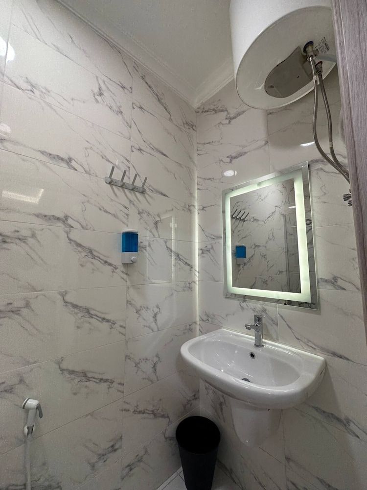 Luxury Room Near Downtown Apartment, 1 Bedroom, Accessible, Smoking 15