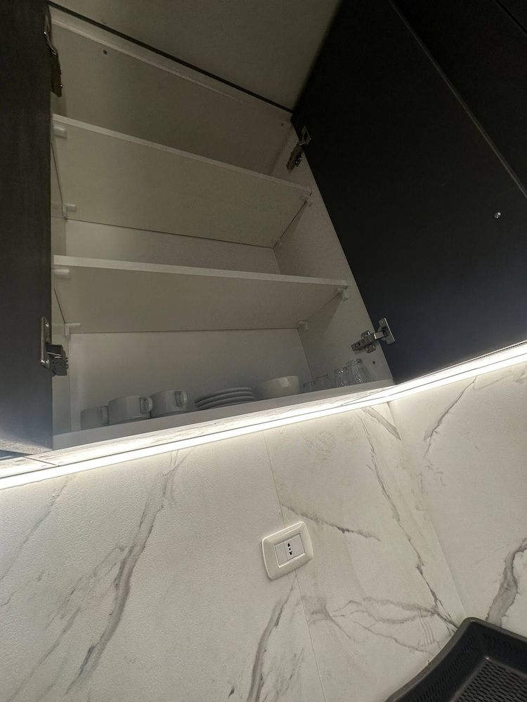 Luxury Room Near Downtown Apartment, 1 Bedroom, Accessible, Smoking 17