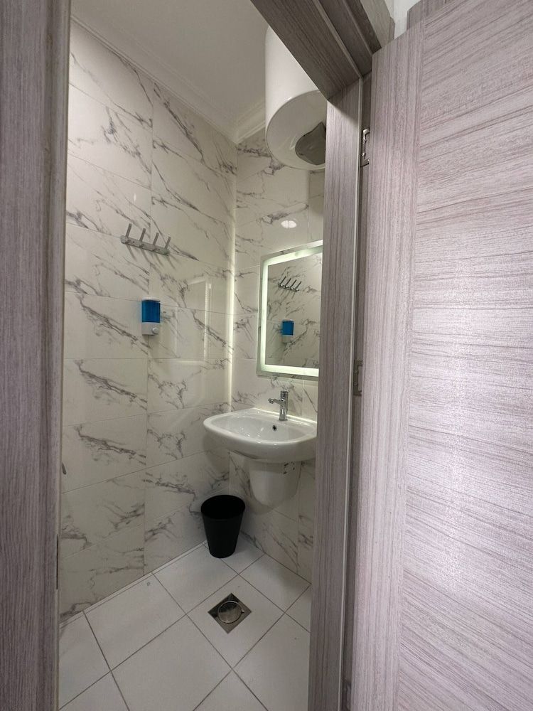 Luxury Room Near Downtown Apartment, 1 Bedroom, Accessible, Smoking 14