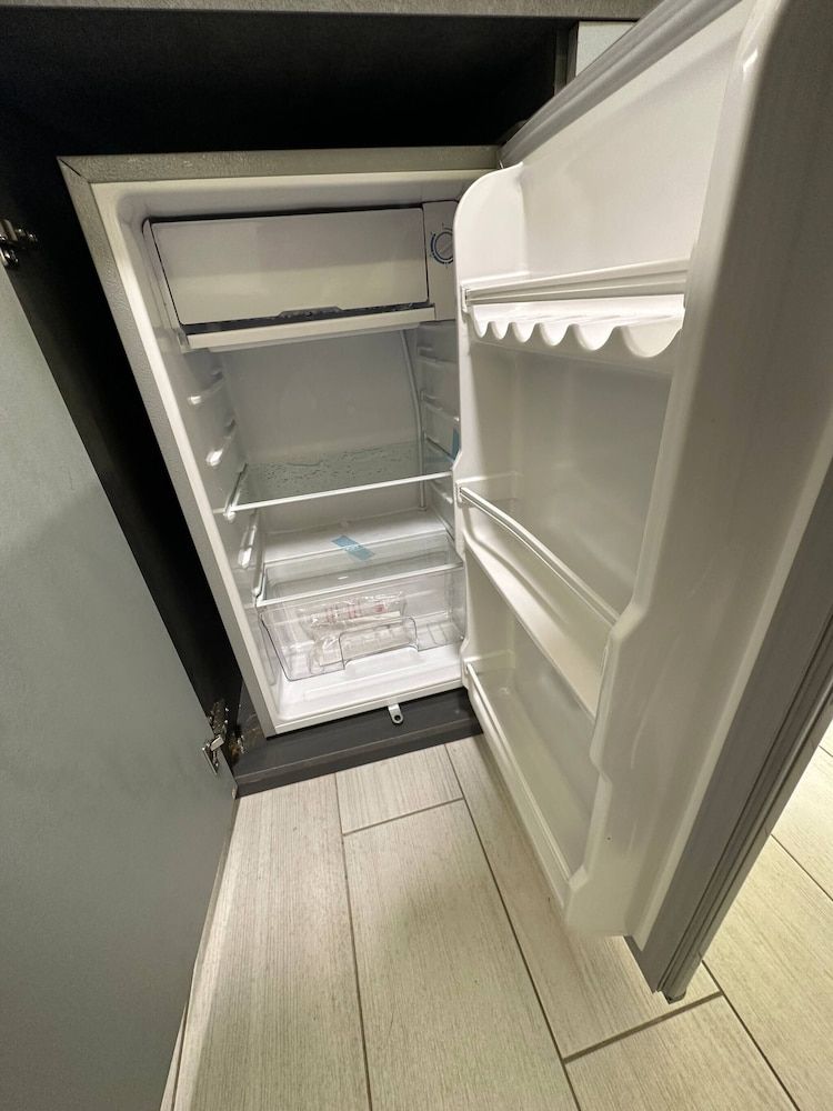 Luxury Room Near Downtown Apartment, 1 Bedroom, Accessible, Smoking 18