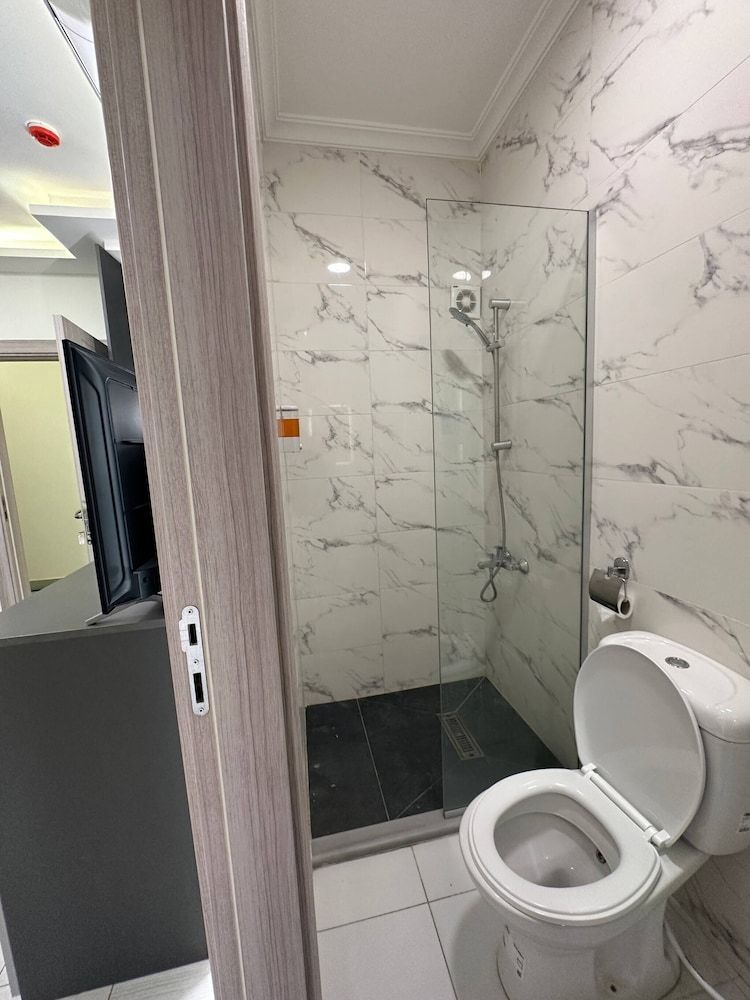 Luxury Room Near Downtown Apartment, 1 Bedroom, Accessible, Smoking 16