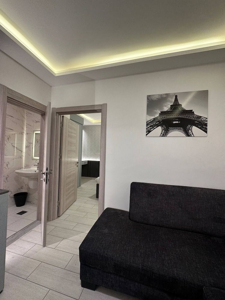 Luxury Room Near Downtown Apartment, 1 Bedroom, Accessible, Smoking 10