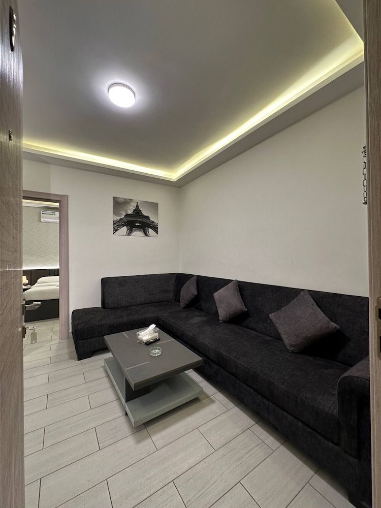 Luxury Room Near Downtown Apartment, 1 Bedroom, Accessible, Smoking 9