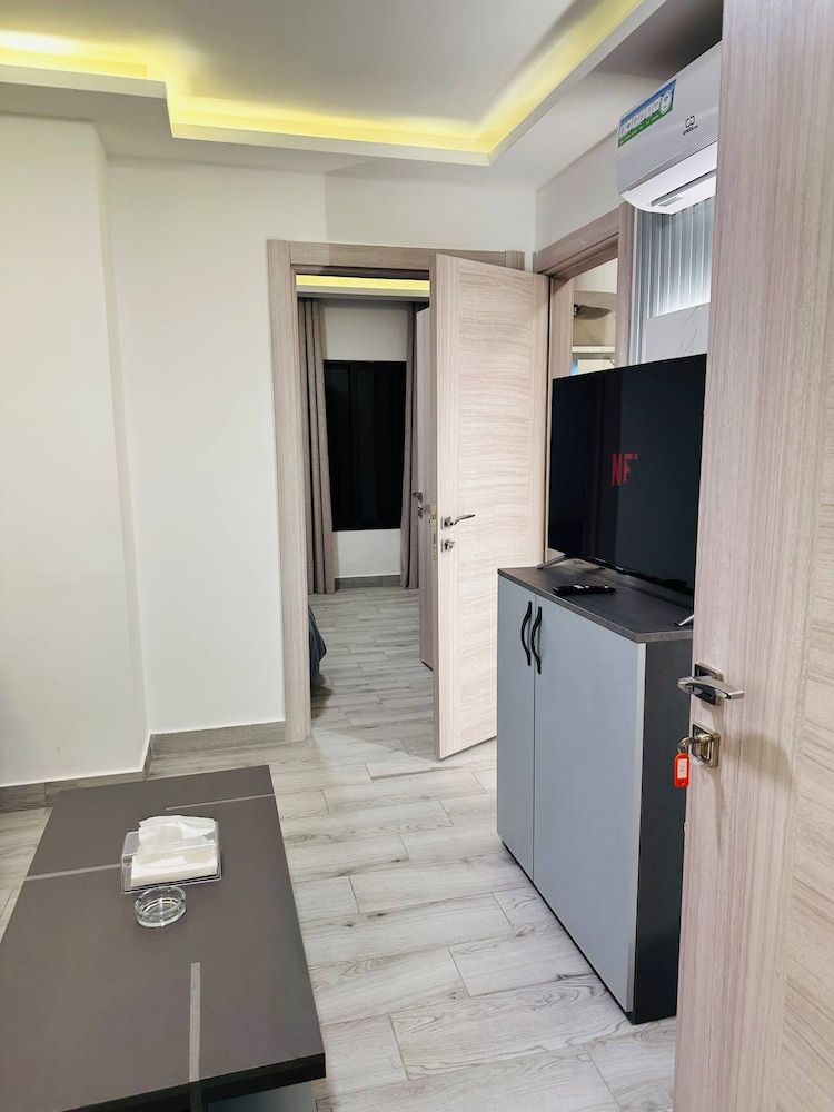 Privet Near Downtown Kh&sh Apartment, 1 Bedroom, Accessible, City View 14