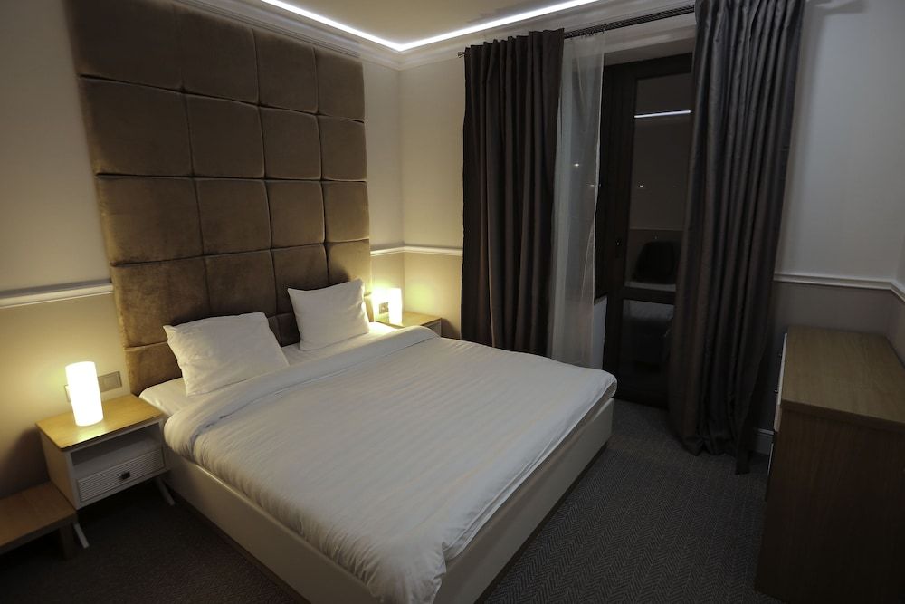 undefined Mountain View 8