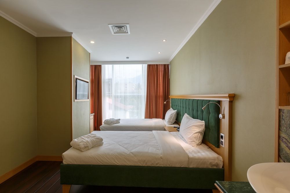 Shera Park Classic Twin Room 14