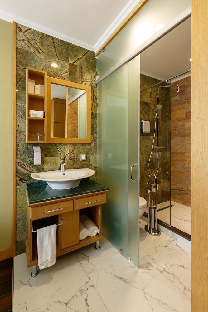 Shera Park Classic Twin Room 42