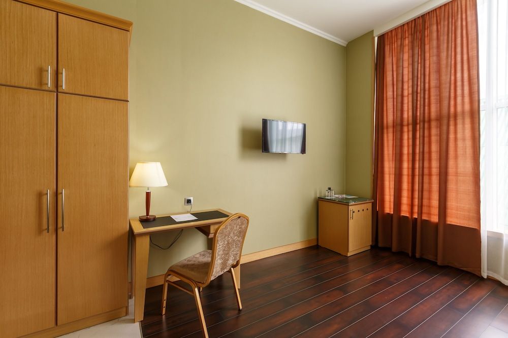 Shera Park Classic Twin Room 46