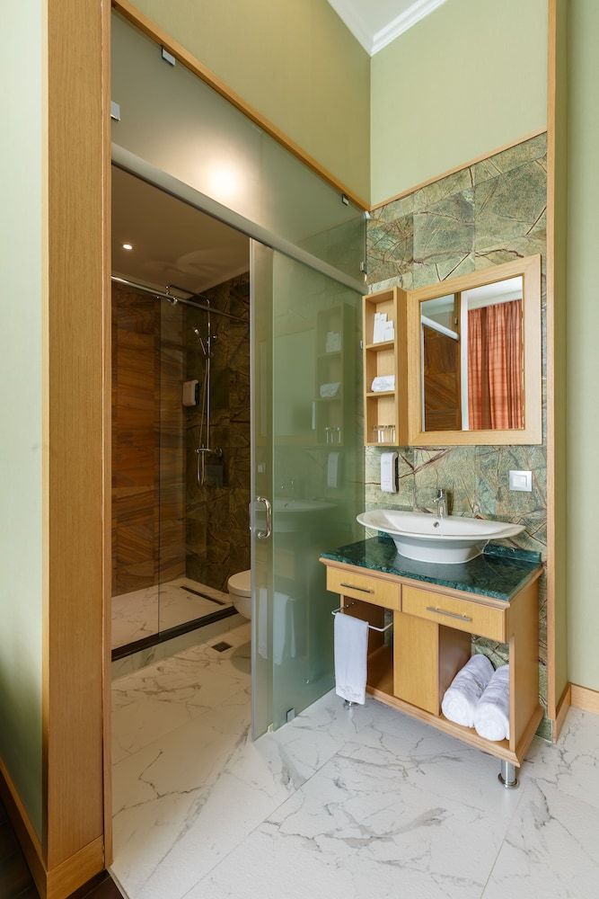 Shera Park Classic Twin Room 40