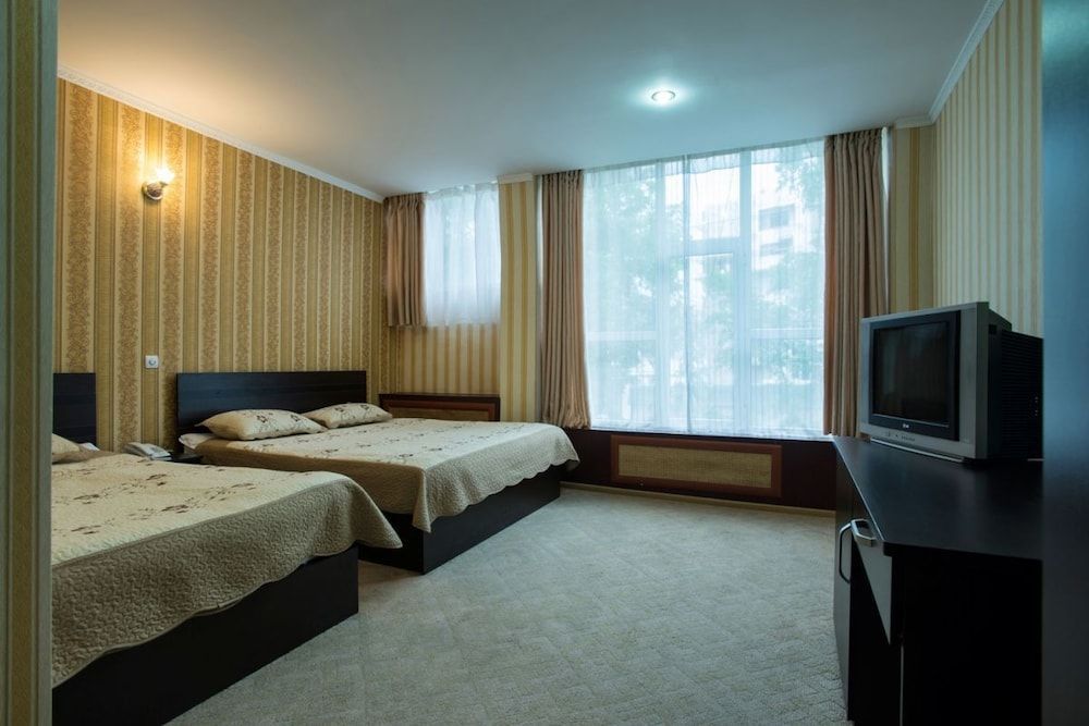 Hotel Kazakhfilm Family Triple Room 2